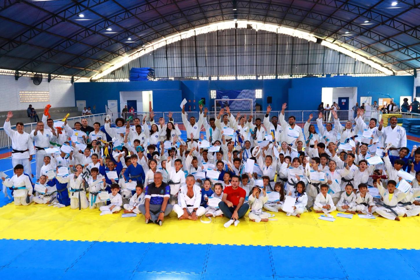 Cerimônia de entrega de faixas de Judô celebra dedicação e evolução dos atletas de Jandira