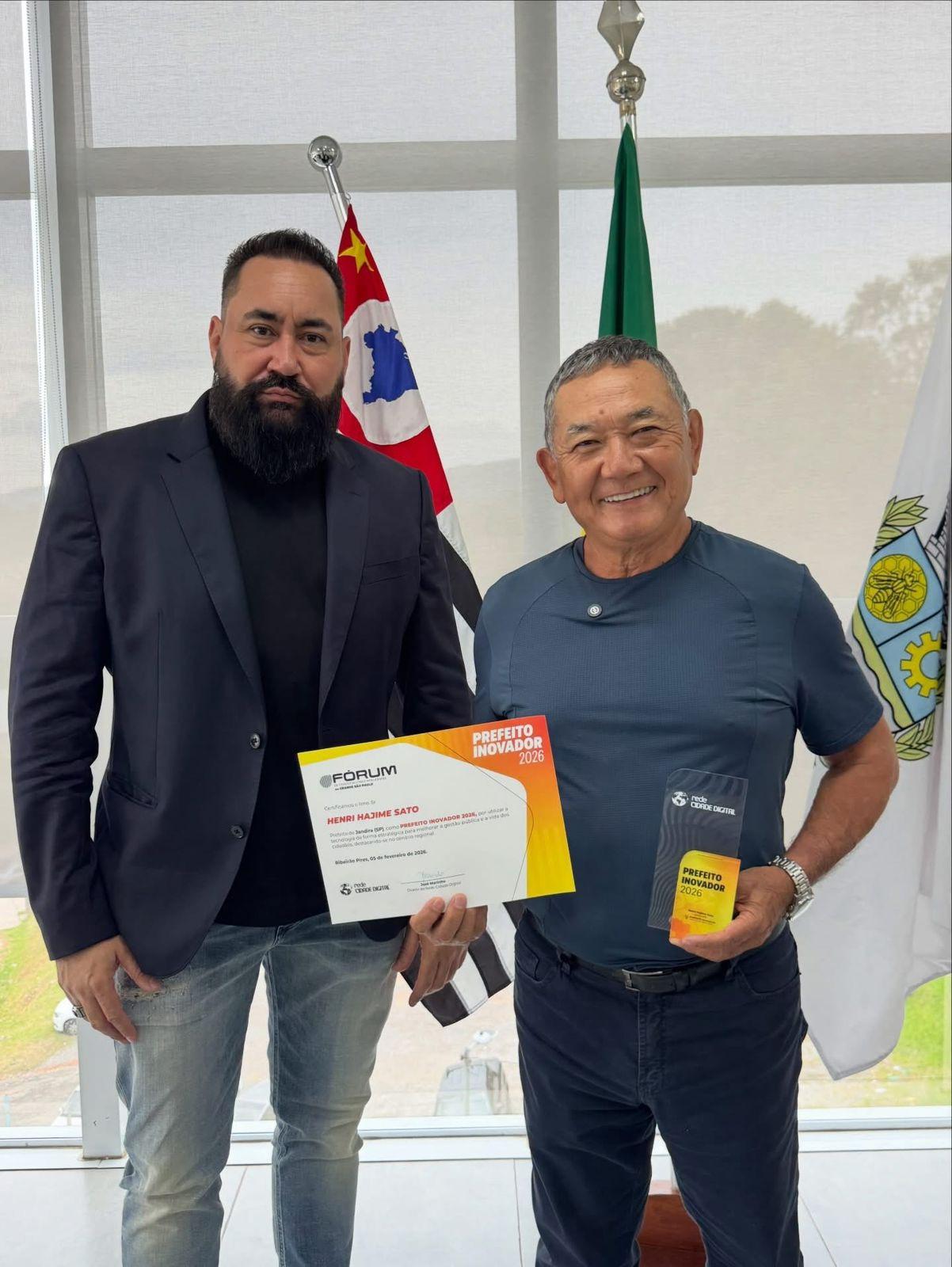 Doutor Sato recebe prêmio de Prefeito Inovador de 2026 pelas instalações feitas na segurança pública de Jandira