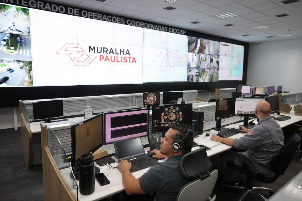 PM prende três procurados na Vila Belmiro e um no Allianz Parque, com ajuda do Muralha Paulista